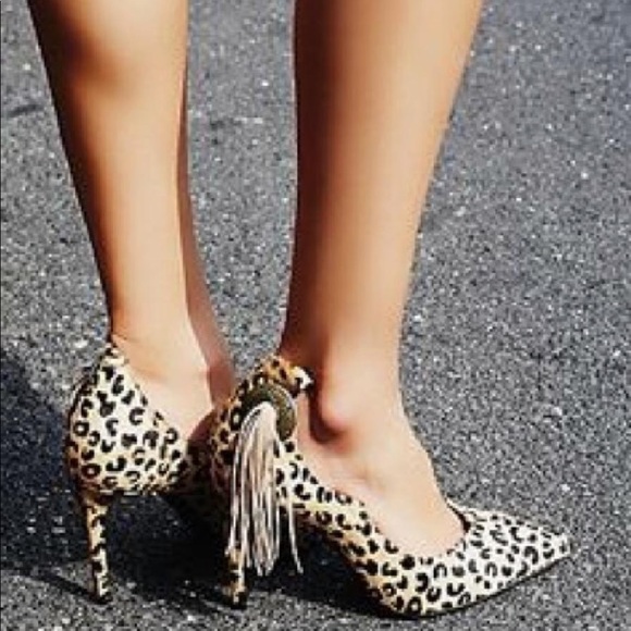 ISO LOOKING FOR THESE! Thunderbird concho heels - Picture 2 of 3